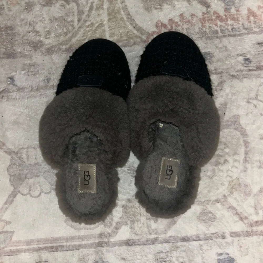 UGGS size 8 - Picture 1 of 4